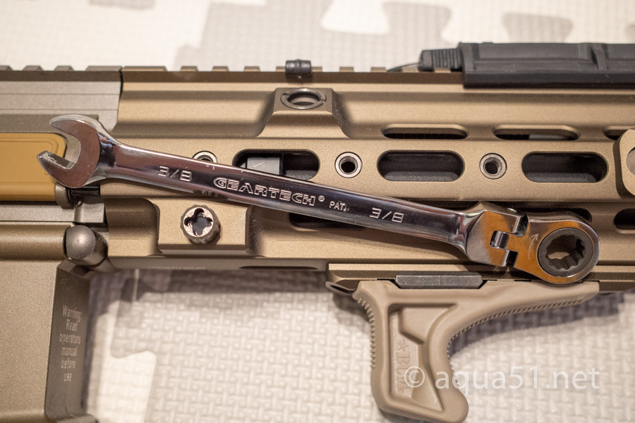 HK416 RAHGにフラッシュライトを直接固定する方法 | aqua5150 gear review